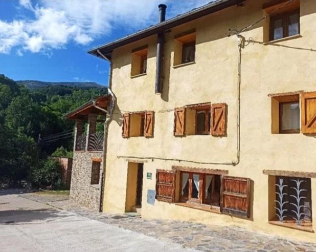 Cal Calau Vega Bed & Breakfast Планолес Екстериор снимка